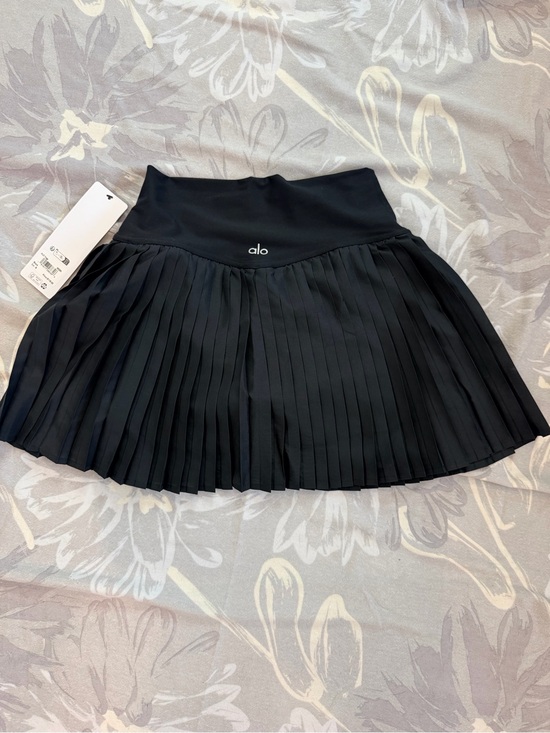 ALO Yoga Dresses & Skirts - ALO Yoga Black Pleated Active Skort